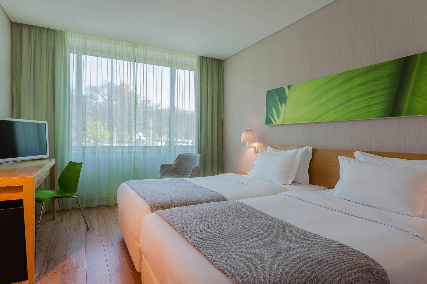 HF-Fenix-Garden-Room-16