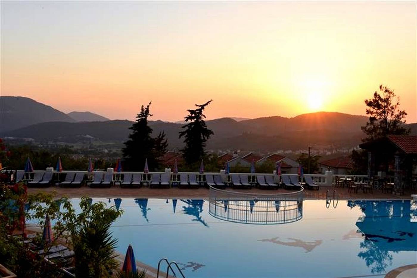 Edasu-Royal-Park-Artemisia-Club-Pool-12