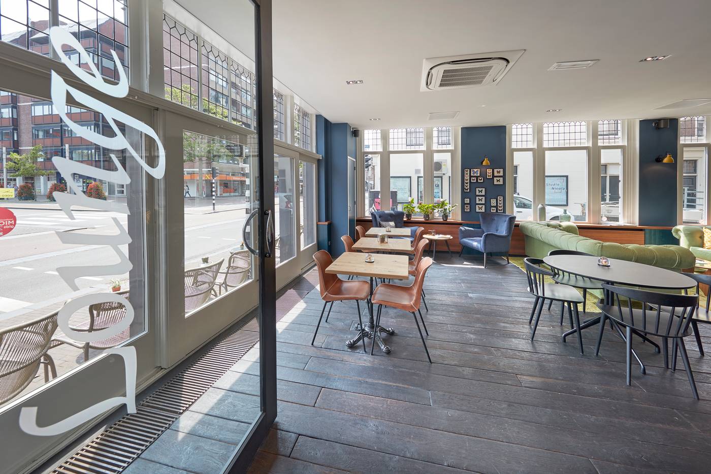 Hotel-Lion-d-Or-Lobby-10