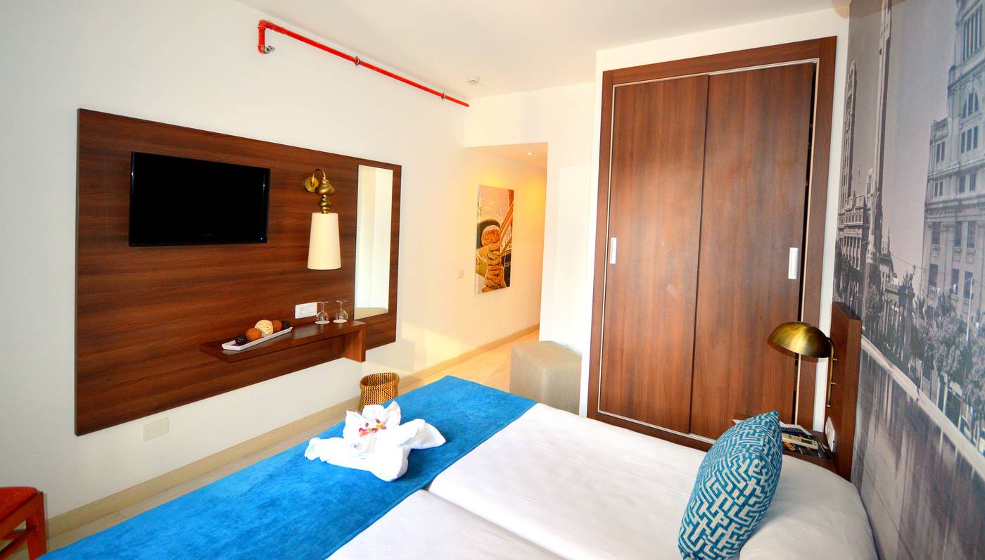 Adonis-Plaza-Room-18