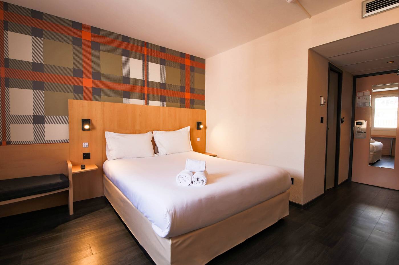 easyHotel-Nice-Palais-de-Congres-Room-9