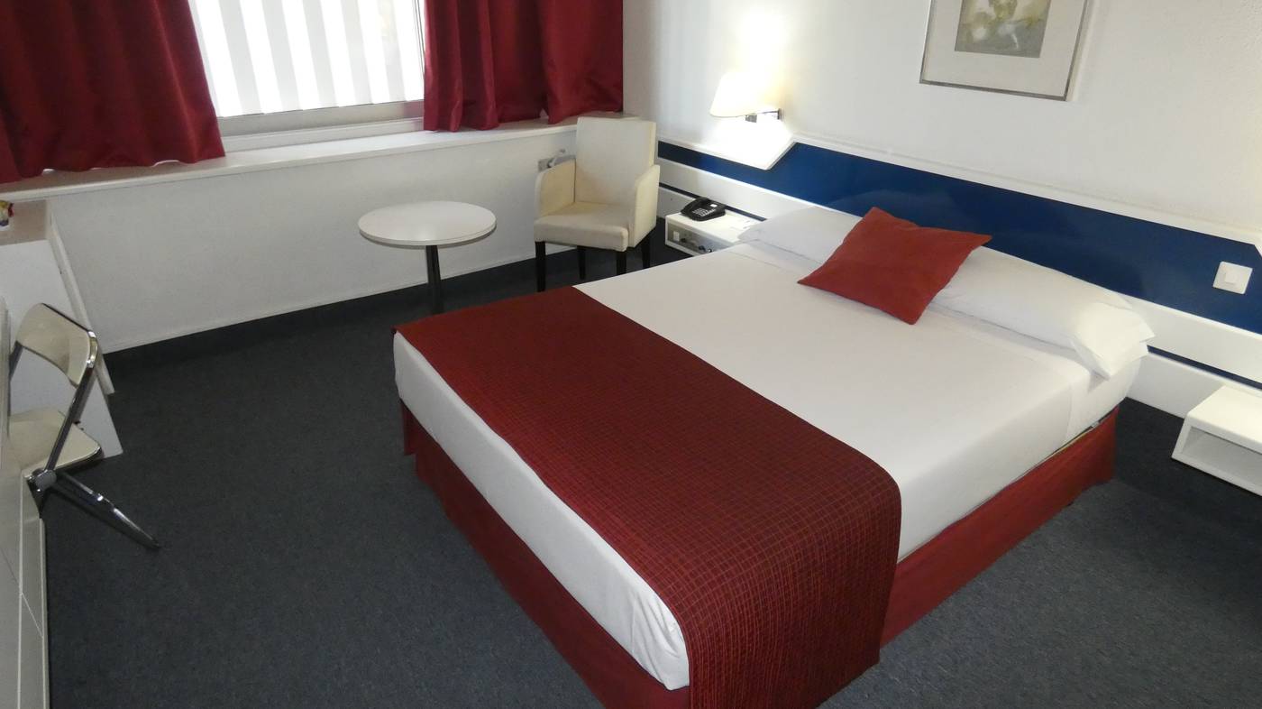 Weare-Chamartin-Room-21