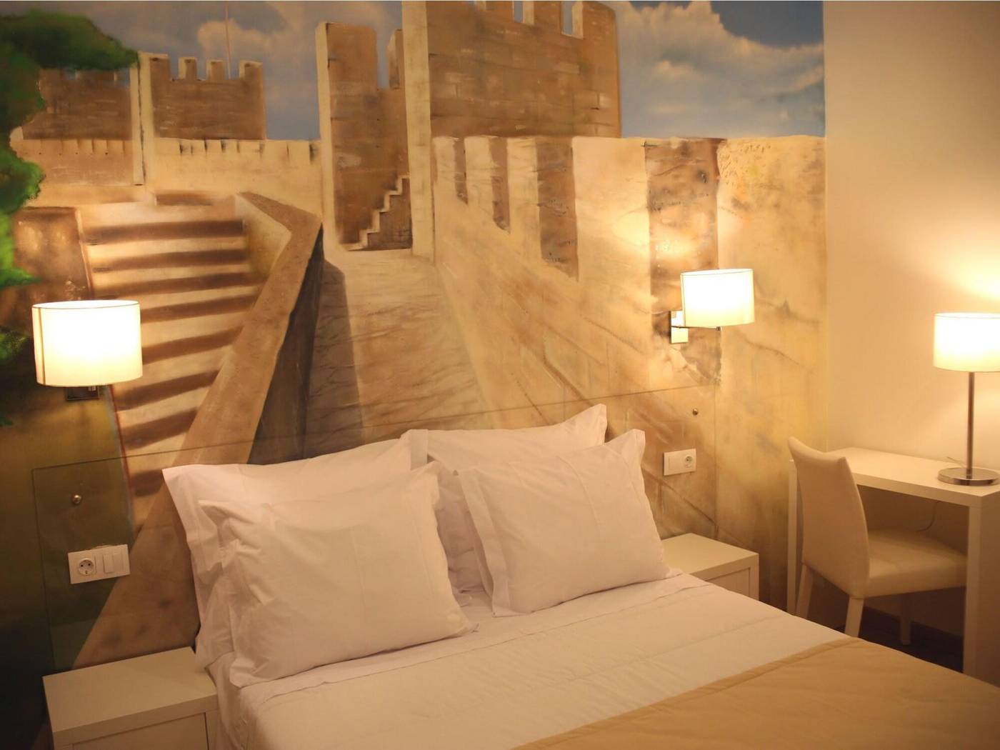 Lisbon-Style-Guesthouse-Room-18