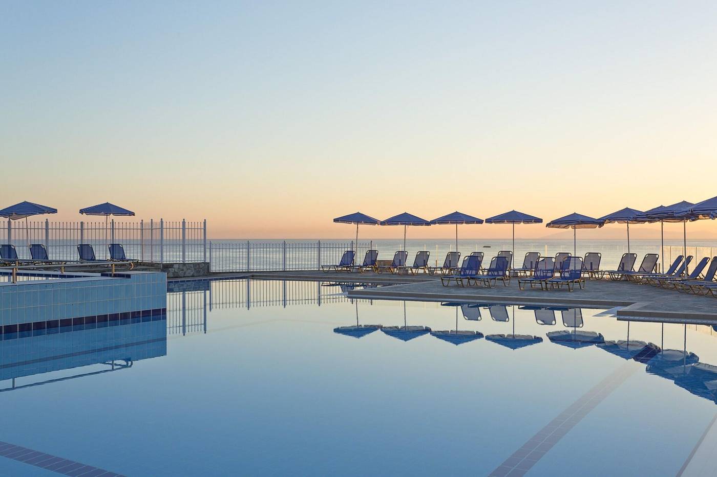 Peninsula-Resort---Spa-Pool-7