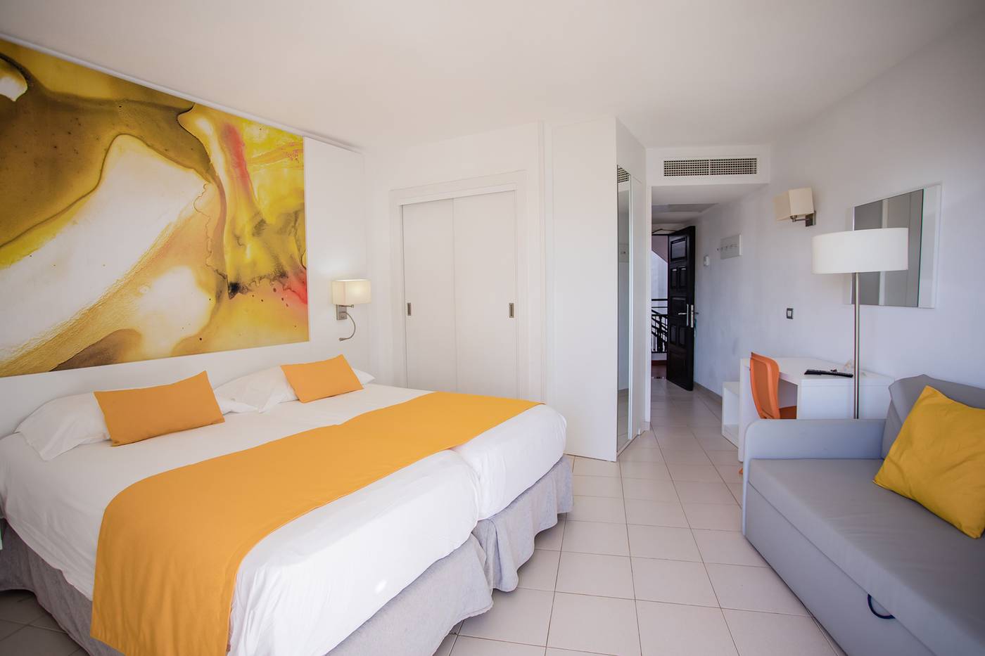 Servatur-Waikiki-Room-27