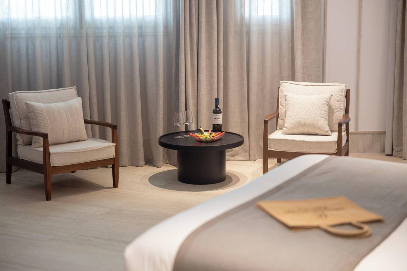 Santo-Maris-Oia--Luxury-Suites---Spa-Room-46