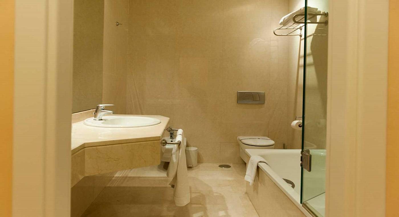 Mediterraneo-Benidorm-Hotel-Room-35