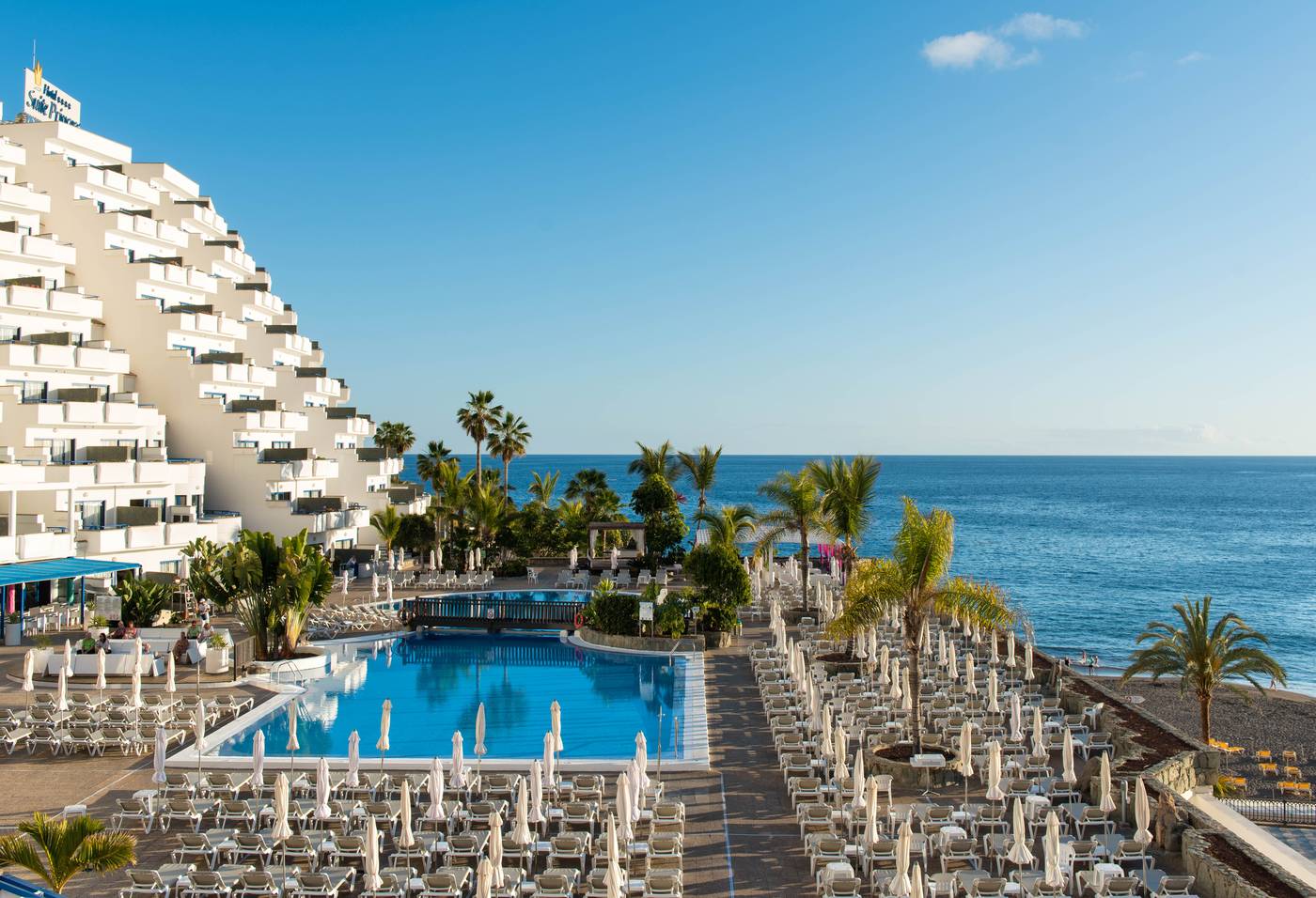 TUI-BLUE-Suite-Princess--Adults-Only--Pool-3