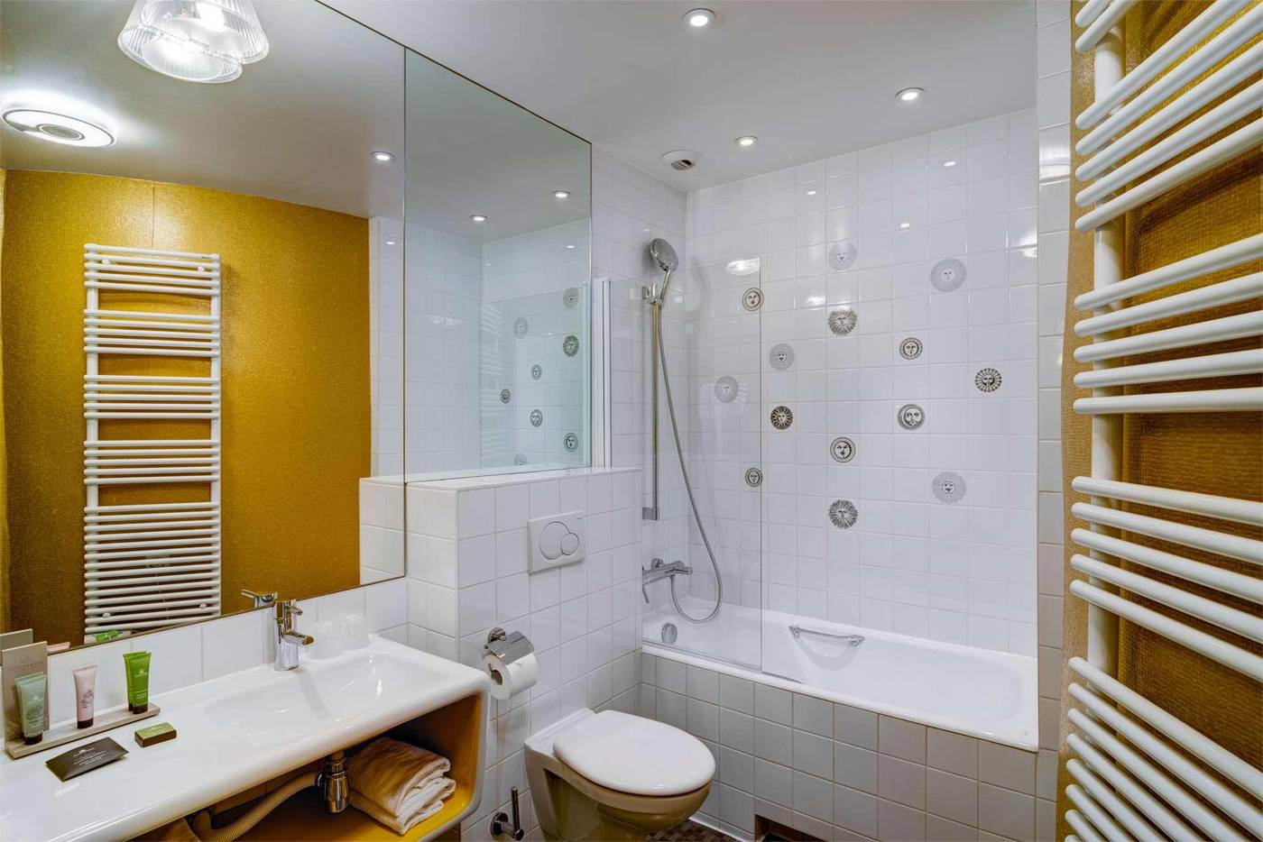 Joyce-Astotel-Room-16