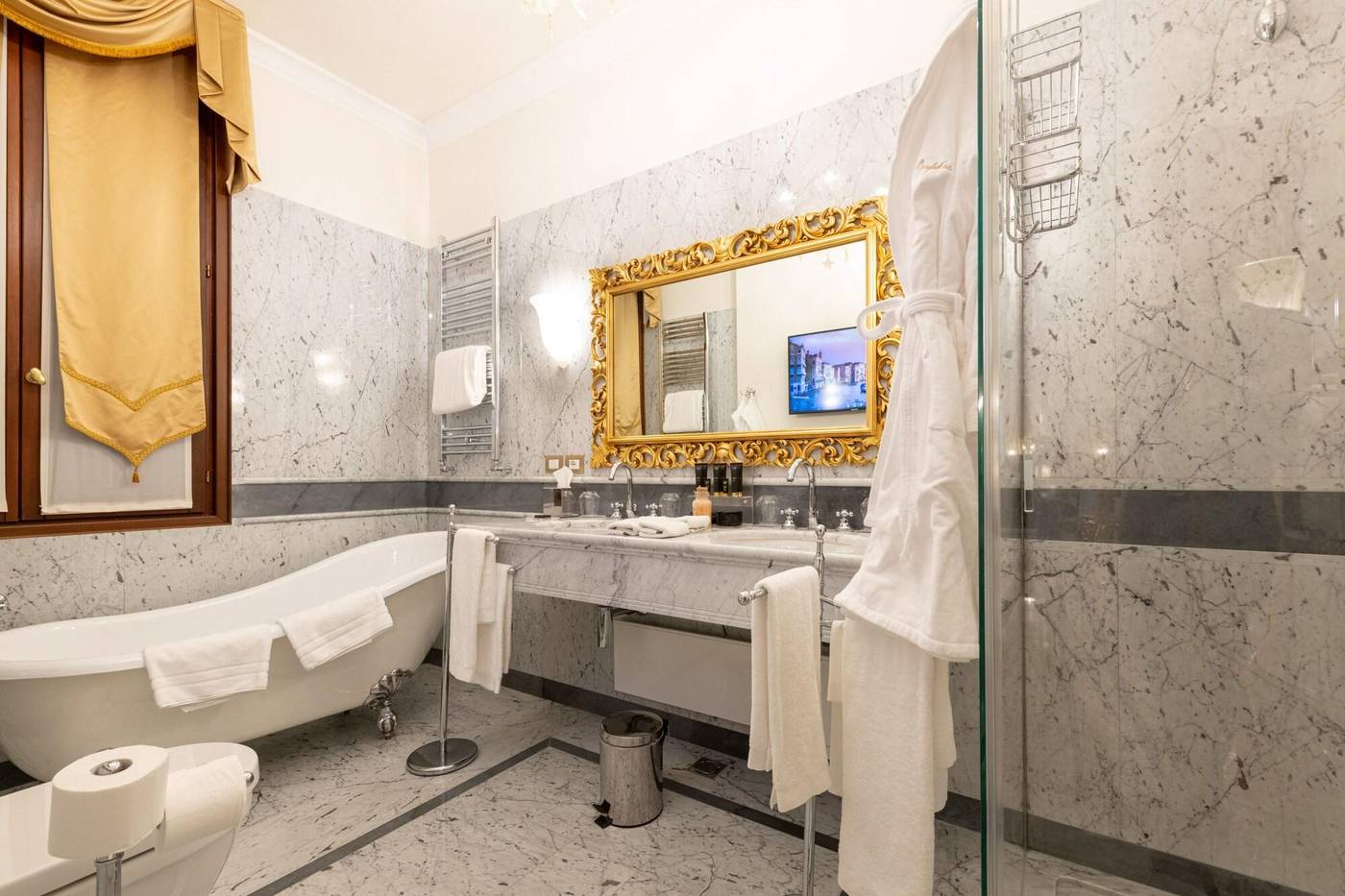 Ca-Bonfadini-Historic-Experience-Room-50