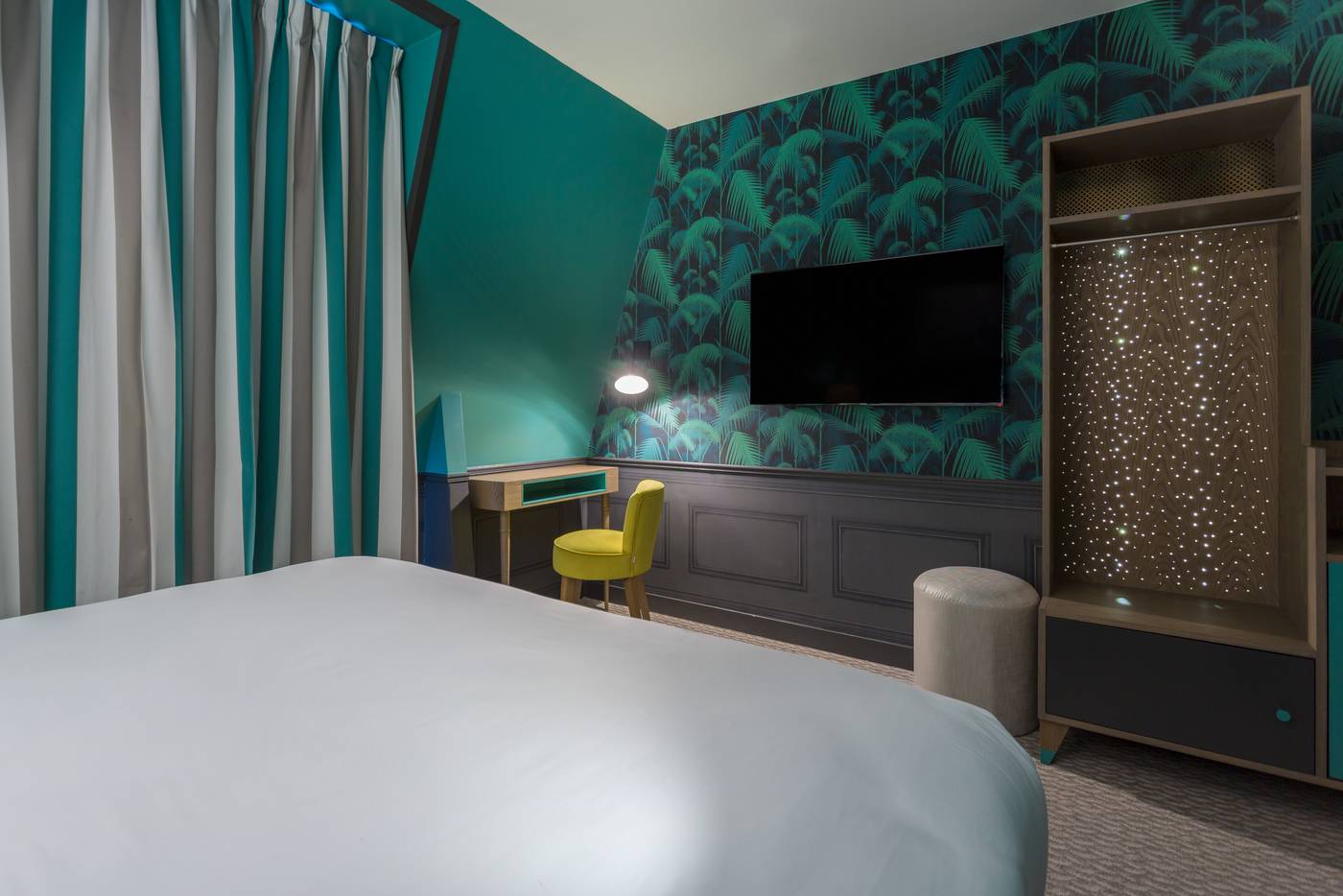 Hotel-La-Parizienne-Room-18