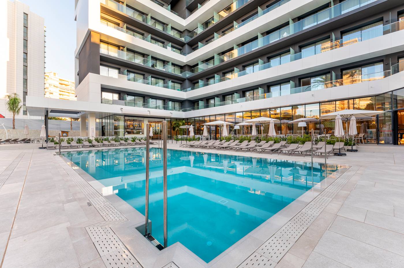 Port-Alicante--Playa-de-San-Juan-Pool-4