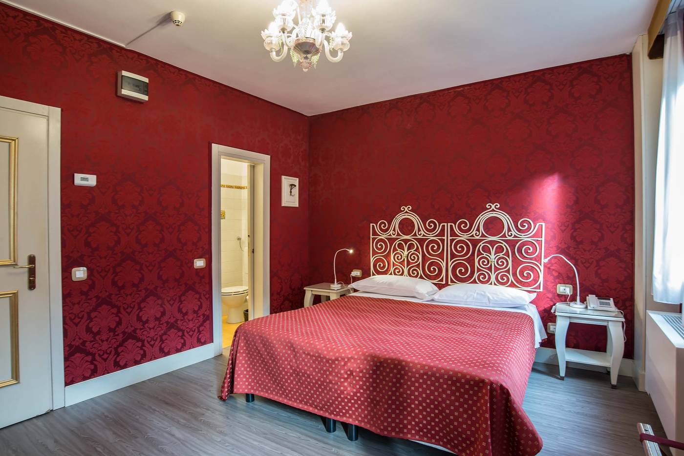 La-Fenice-et-des-Artistes-Room-44