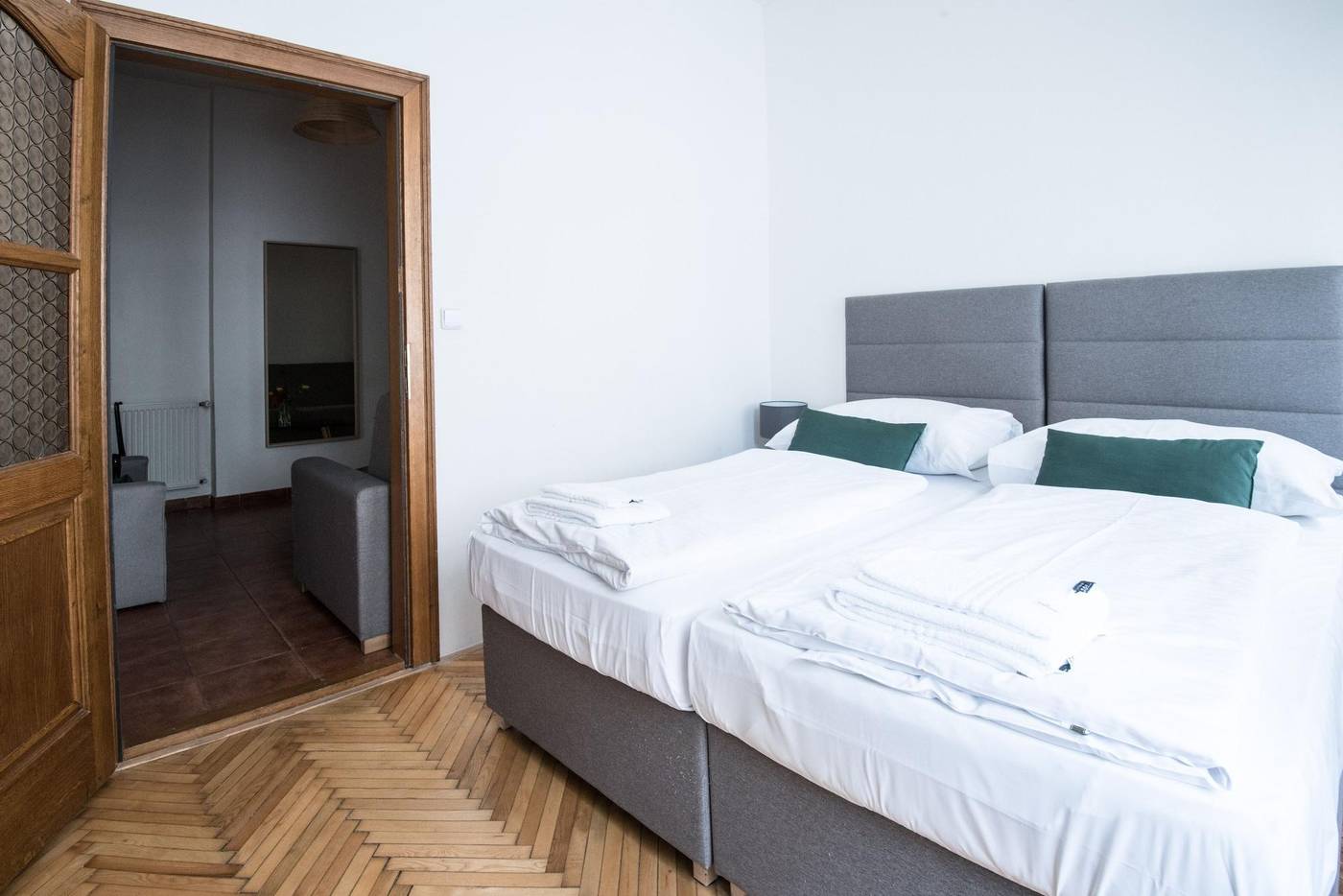 Boutique-Apartments-White-Swan-Room-52