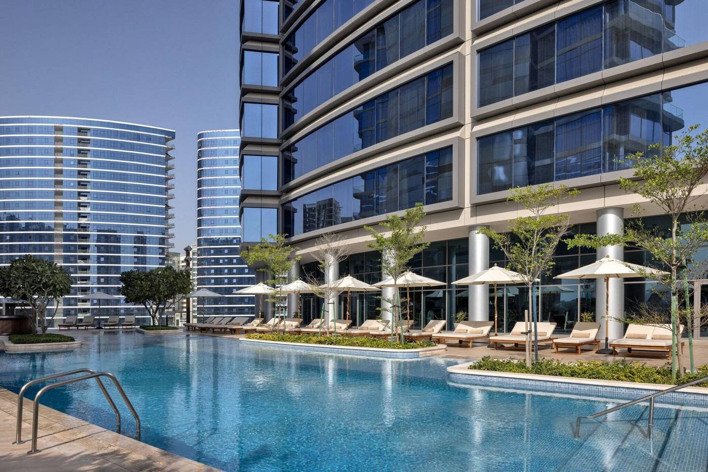 JW-Marriott-Marquis-Hotel-Dubai-Pool-2