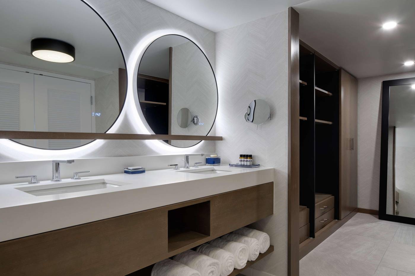 Hyatt-Regency-Boston-Harbor-Room-22