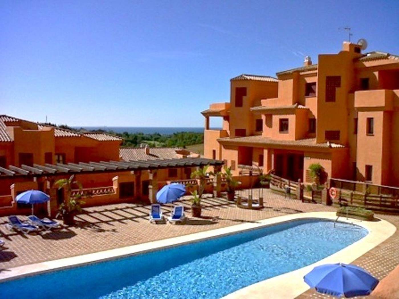 Royal-Suites-Marbella-Pool-26