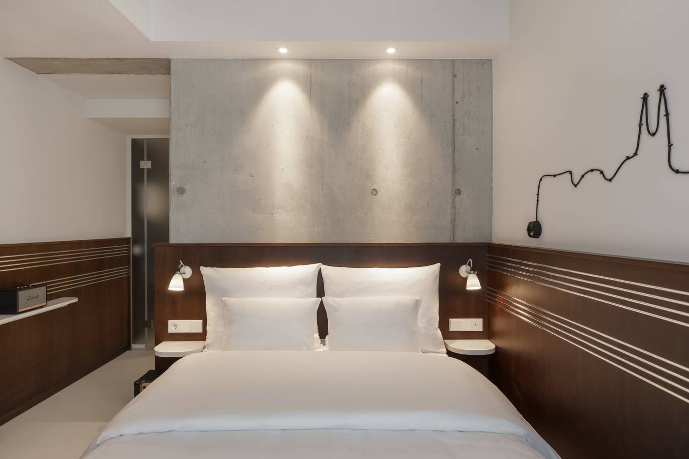 Ruby-Ella-Hotel---Bar-Room-24