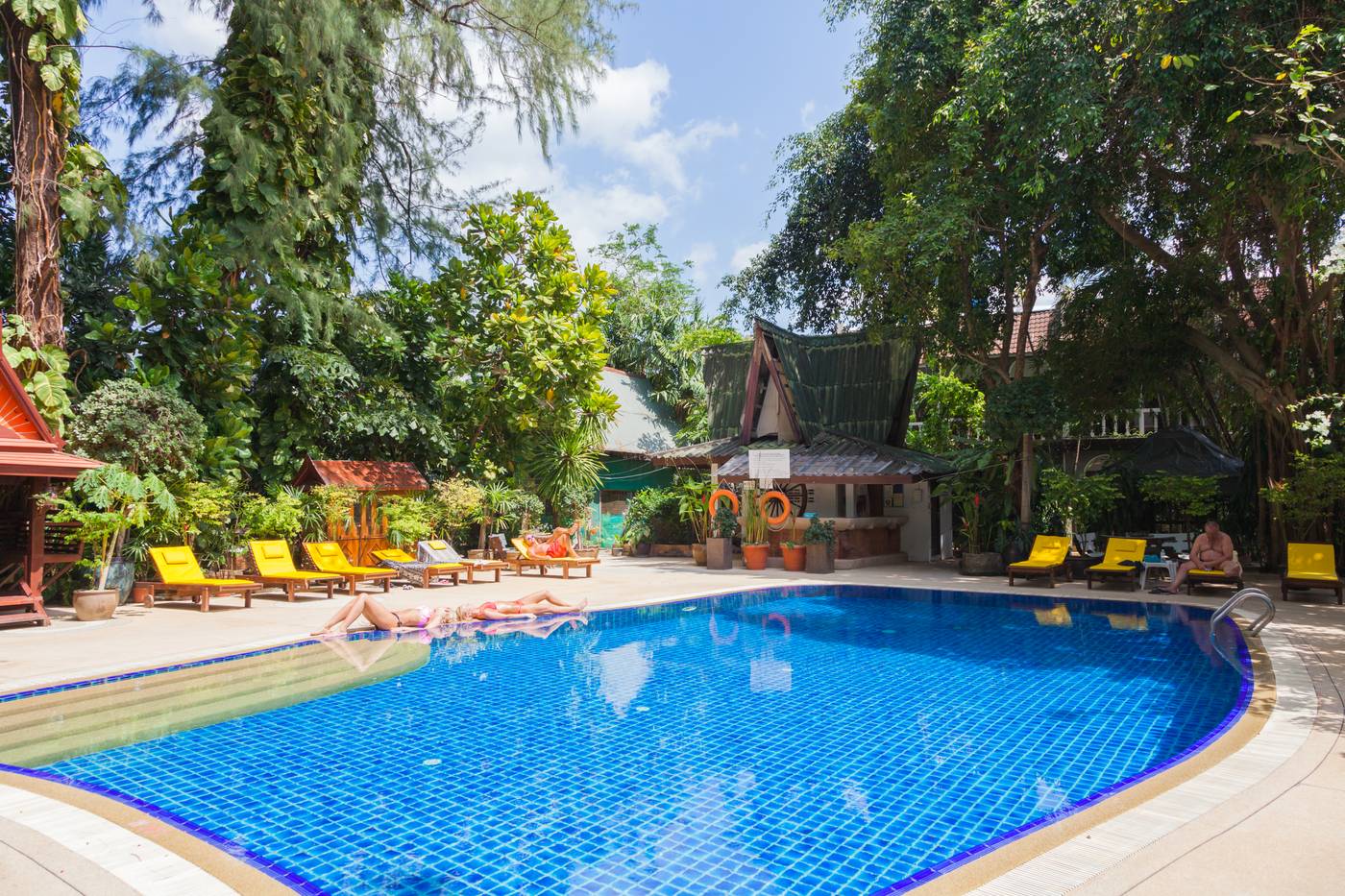 Tropica-Bungalow-Hotel-Pool-4