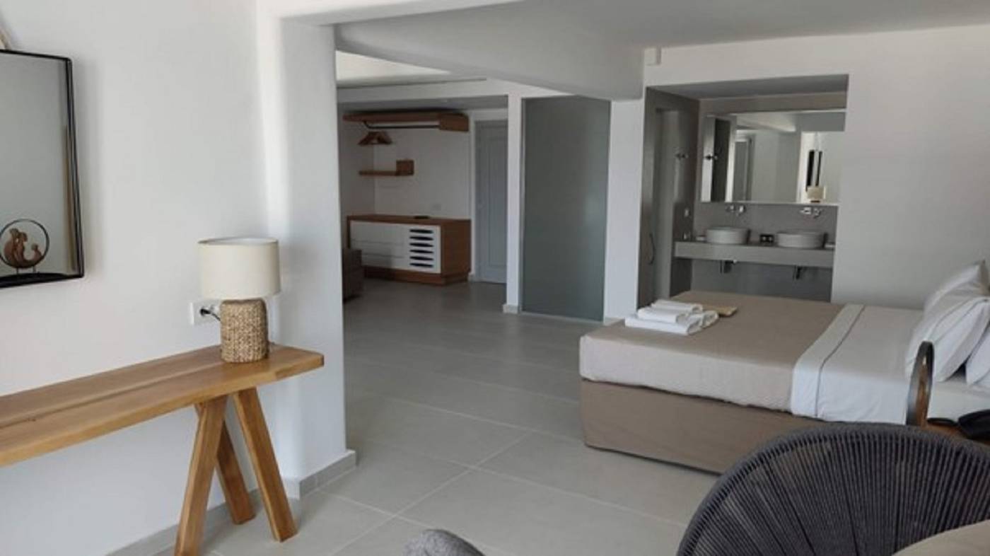 Manoulas-Beach-Room-31