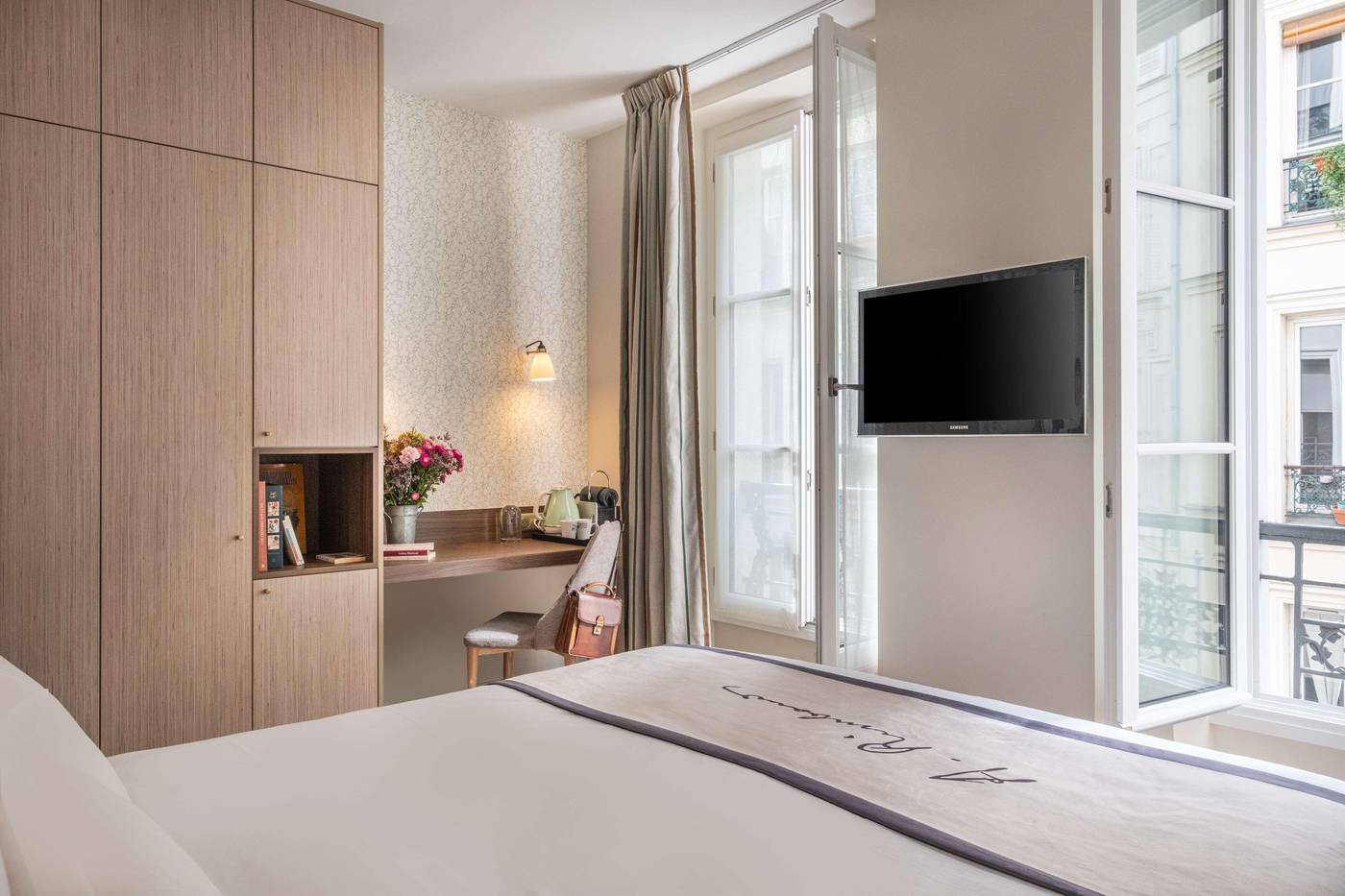 Hotel-Litteraire-Arthur-Rimbaud--BW-Signature-Coll-Room-2