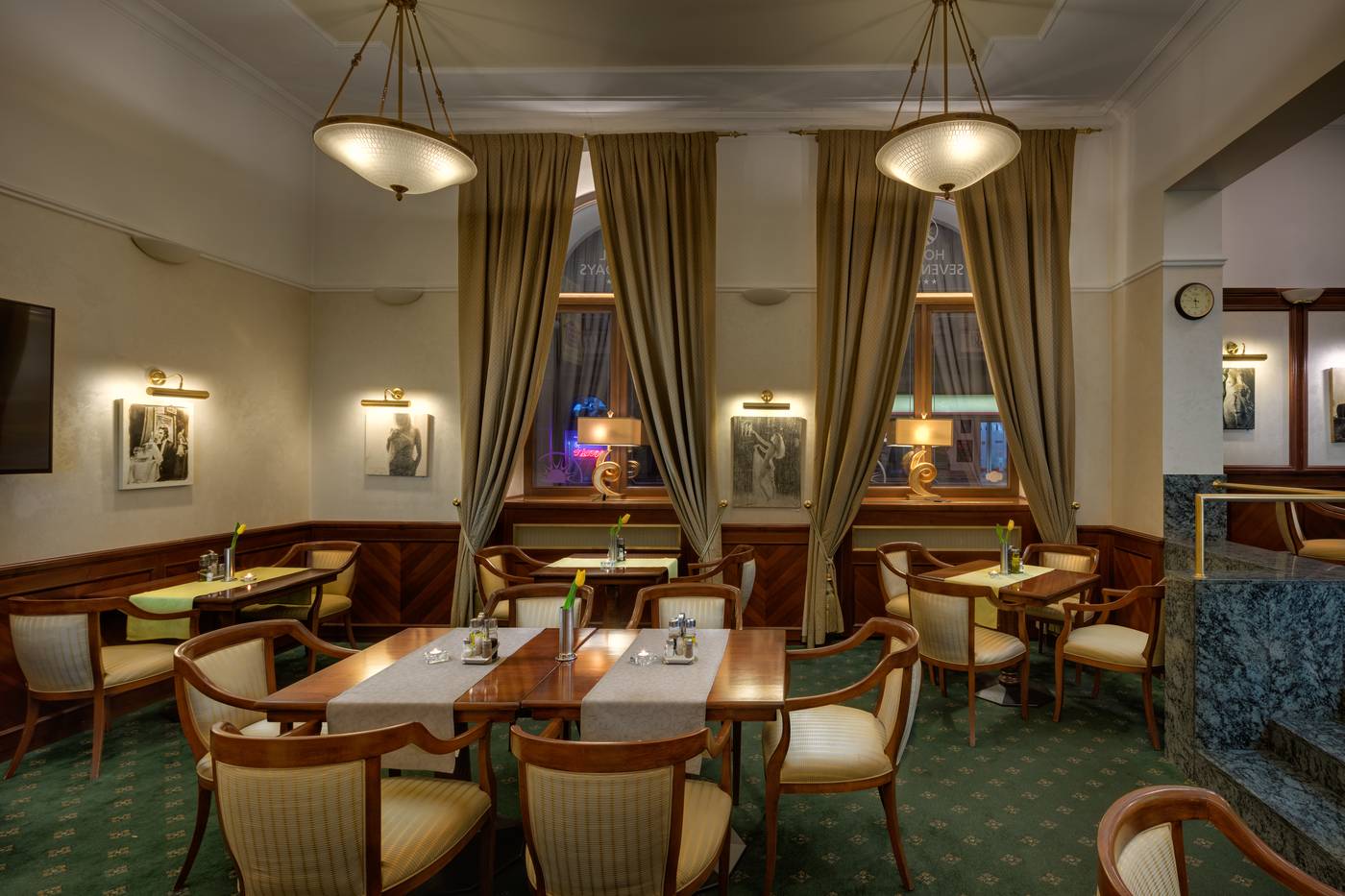 Boutique-Hotel-Seven-Days-Prague-Bar-11