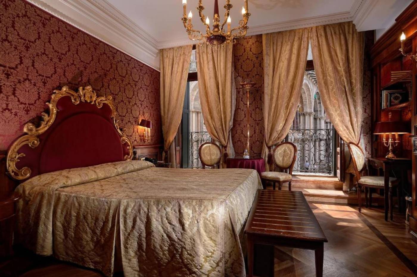 San-Marco-Luxury---Bellevue-Luxury-Suites-Room-3