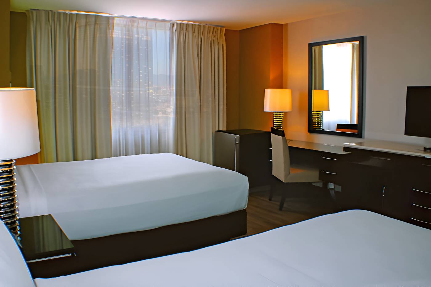 Circus-Circus-Las-Vegas-Hotel-Room-15