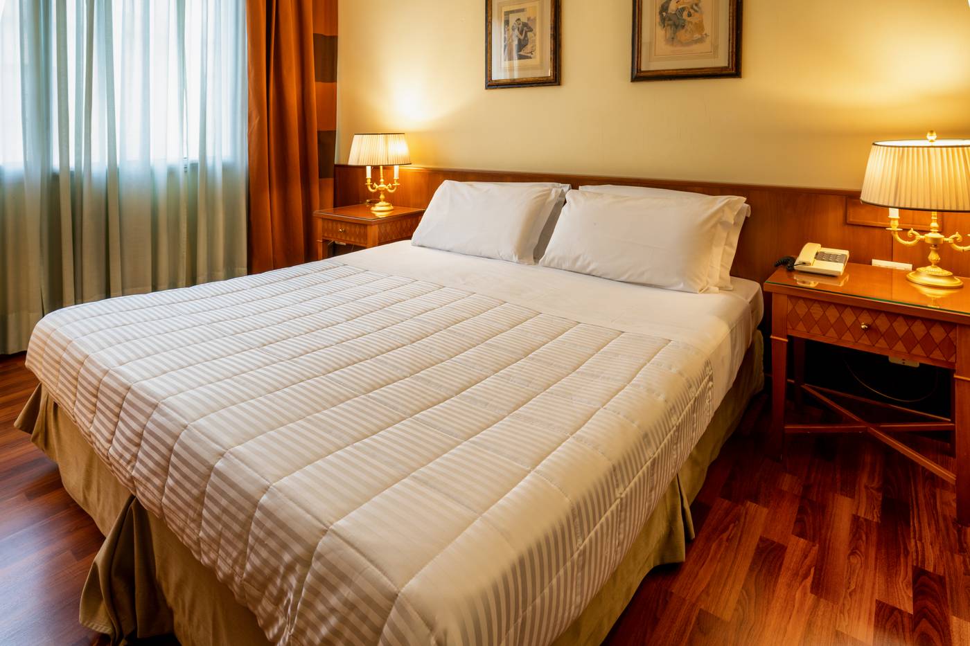 Royal-Palace-Room-10