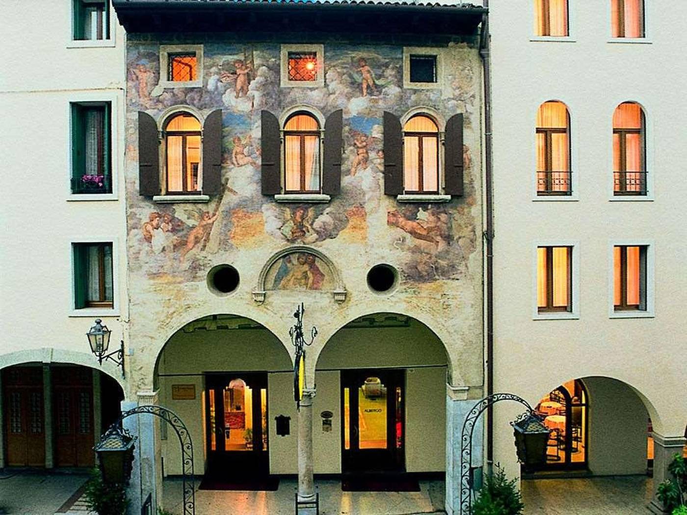 Best-Western-Hotel-Canon-d-Oro-General-view-61