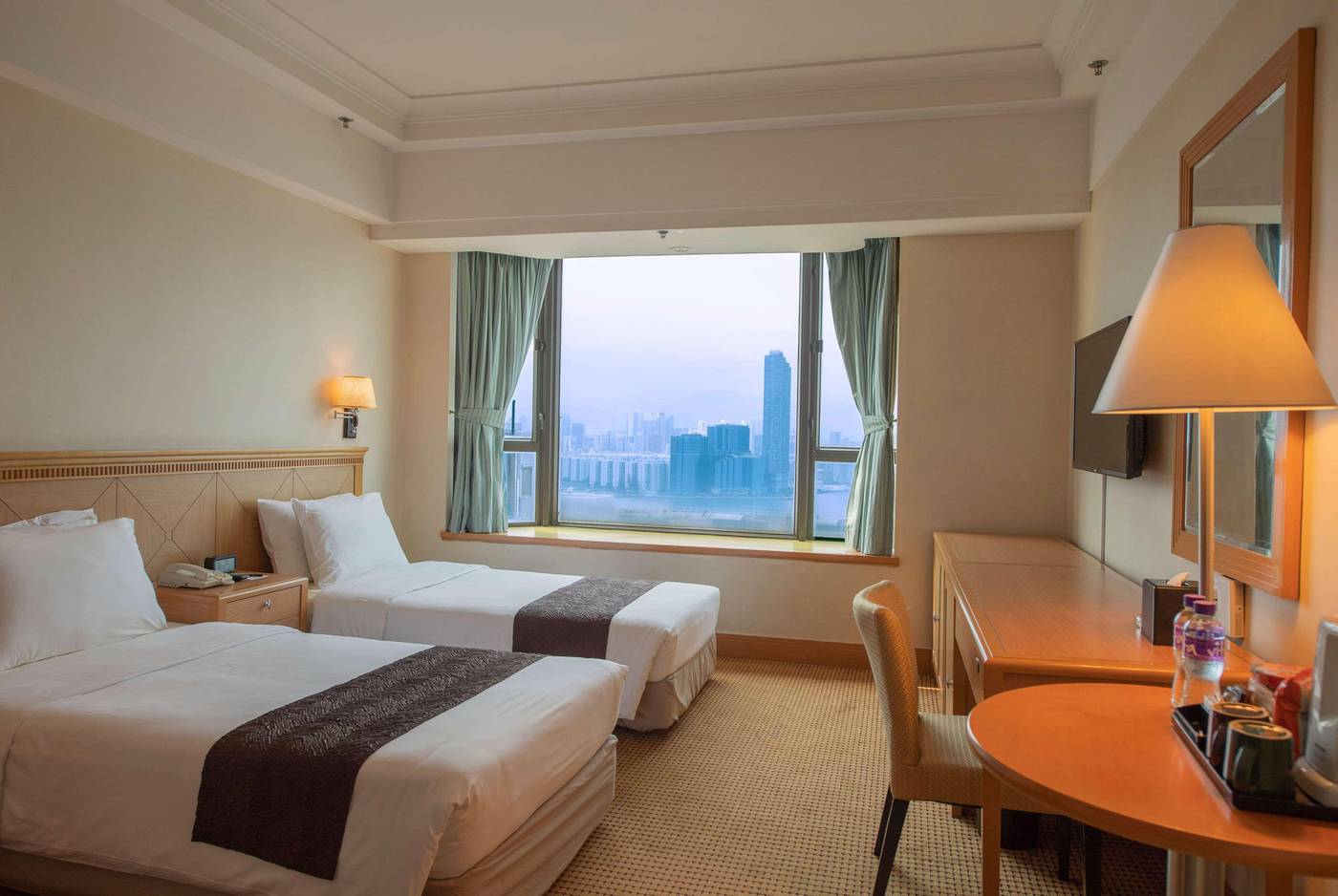 Ramada-Hong-Kong-Grand-View-Room-15