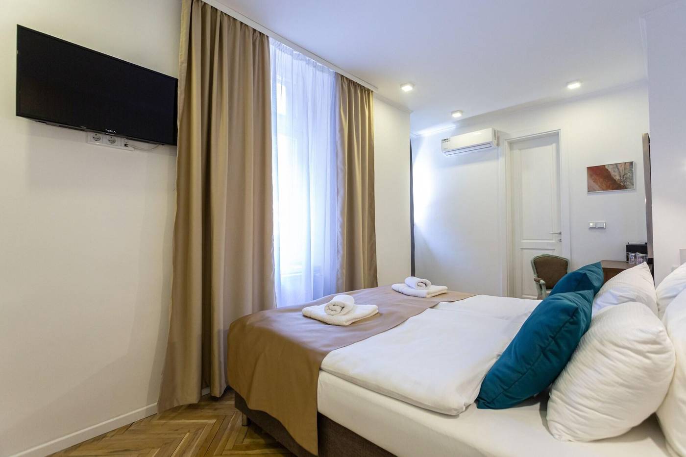 Hotel Petrakija-Bosnia & Herzegovina-Sarajevo-Room-8
