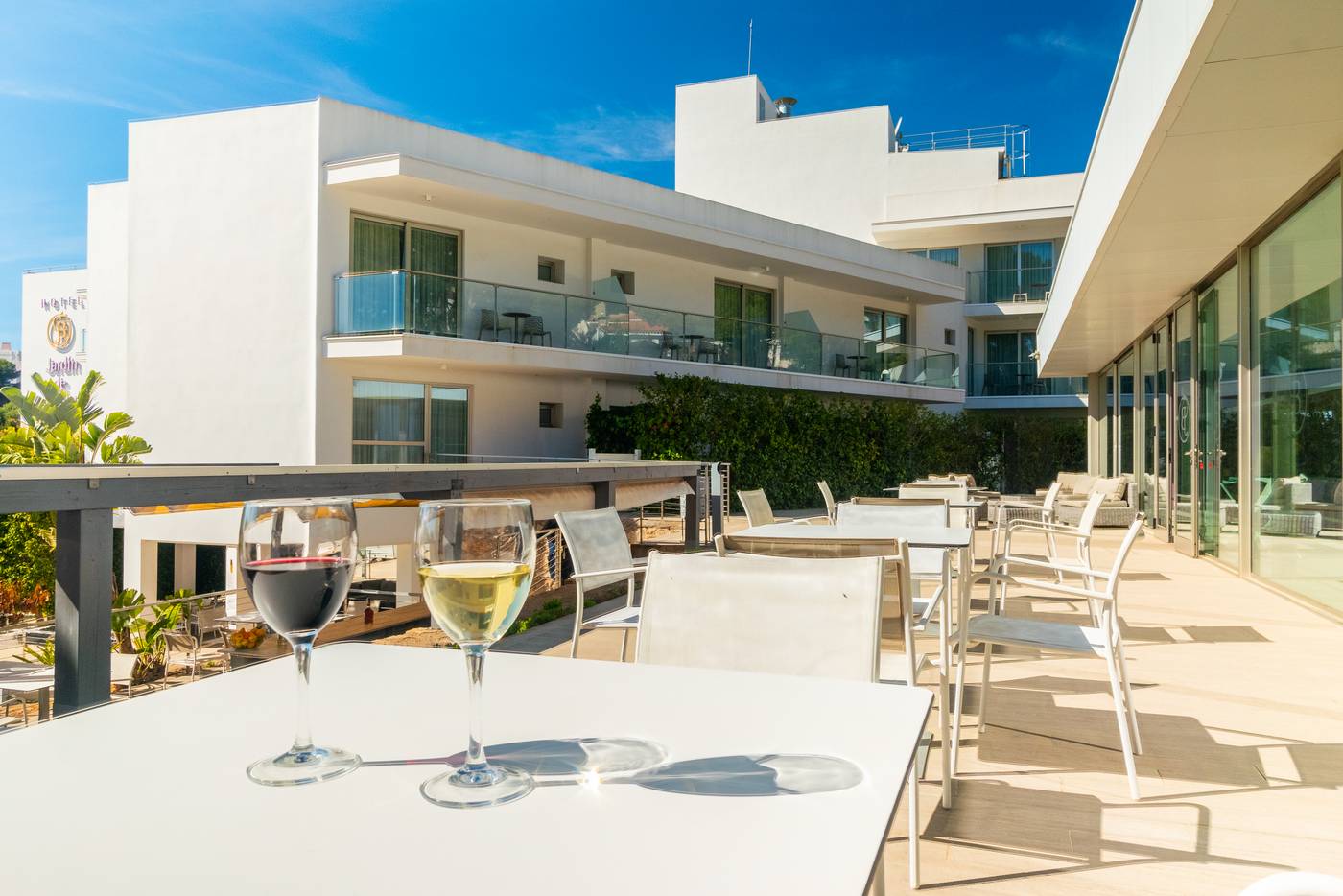 Hotel-Jardin-De-Bellver-Terrace-8