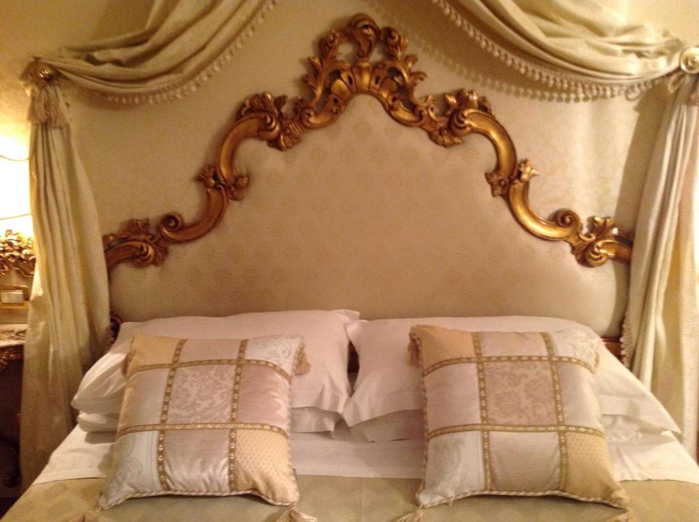 Antico-Doge---a-Member-of-Elizabeth-Hotel-Room-47