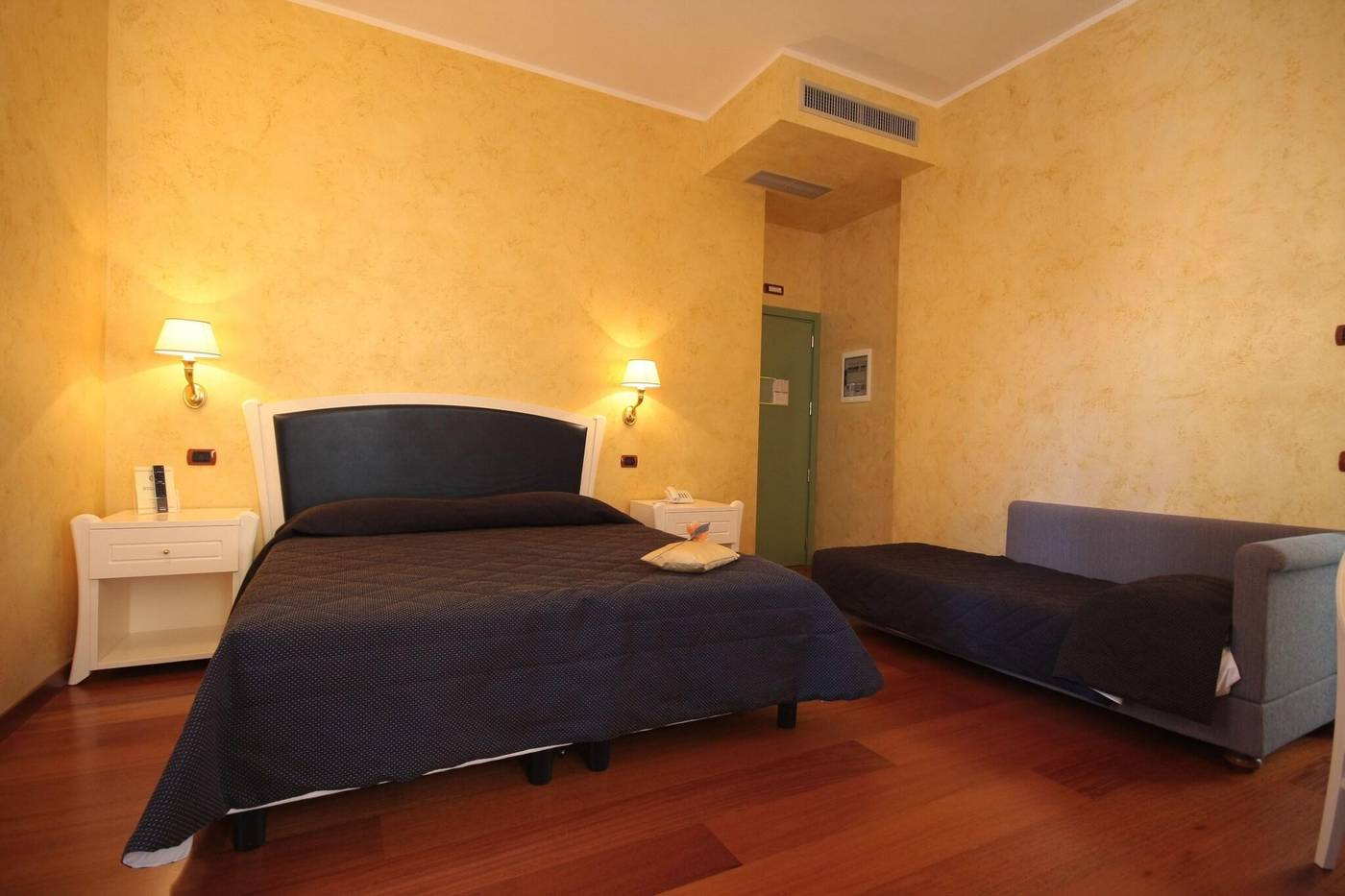 Hotel-Rojan-Room-18