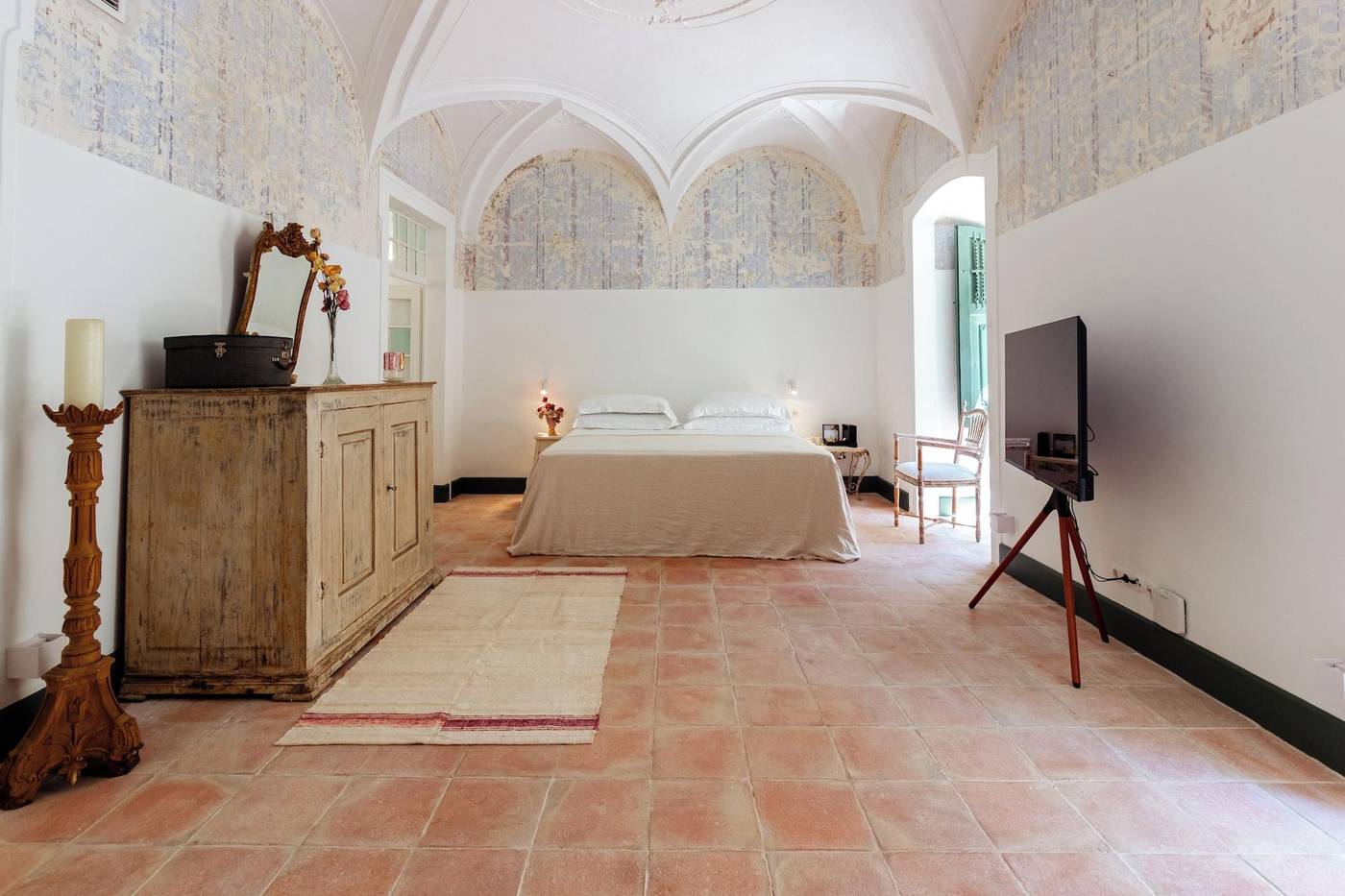 Amada Moura-Portugal-Moura-Room-6