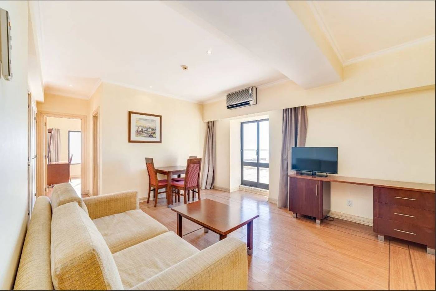 Yellow-Praia-Monte-Gordo-Hotel-Room-21