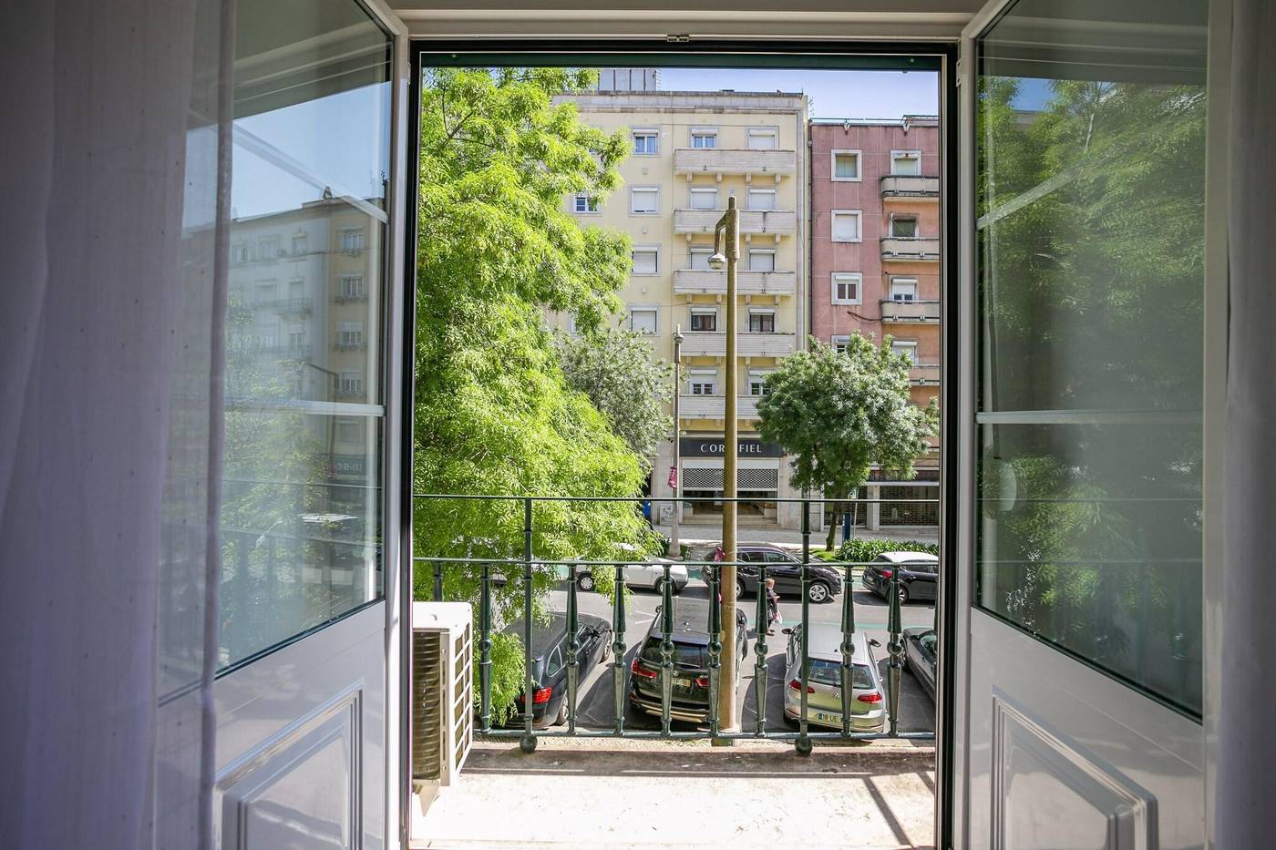 Home-Out-Rooms---Apartments-Room-2