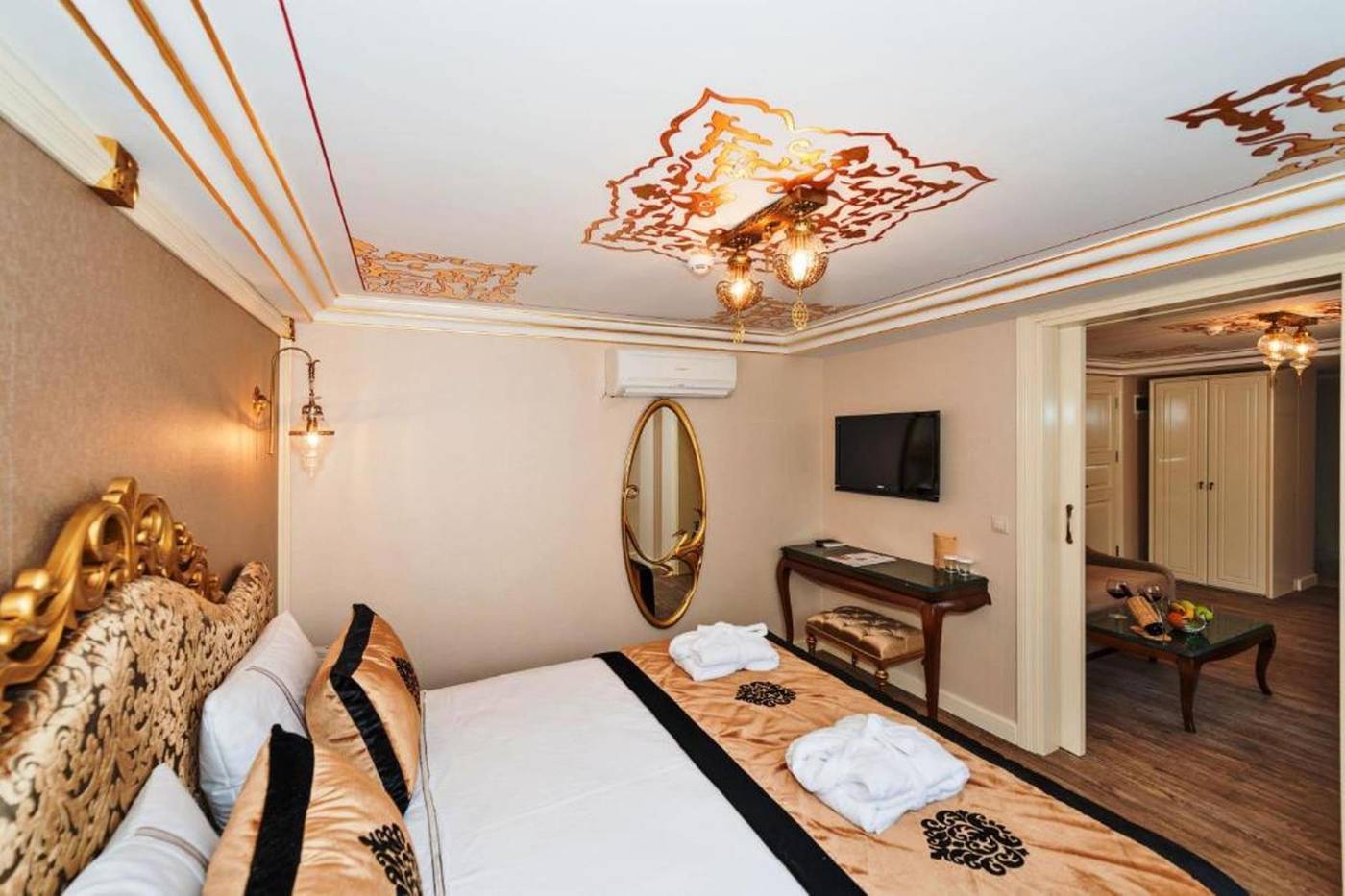 The-Byzantium-Hotel---Suites-Room-35