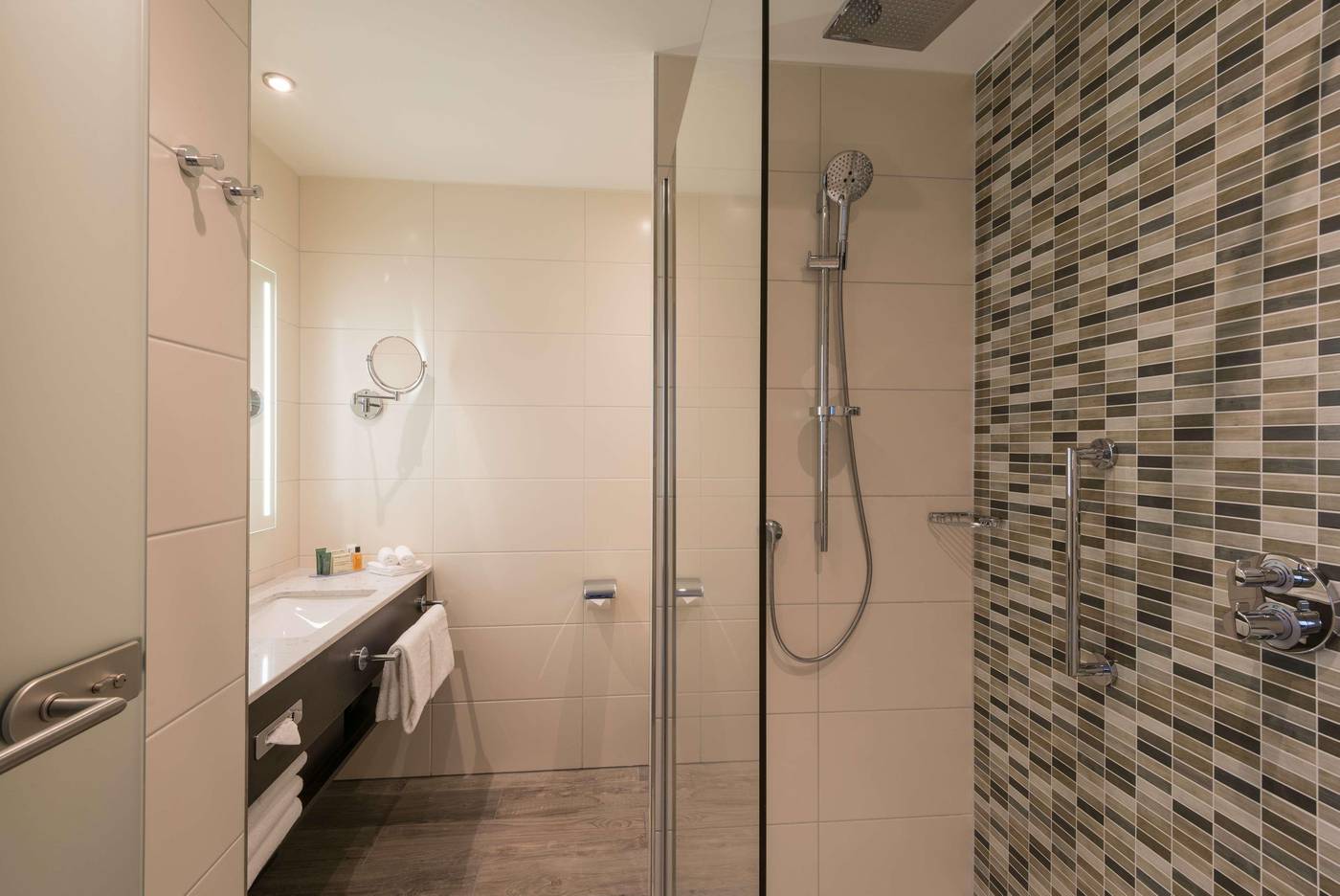 Hilton-Garden-Inn-Munich-City-West-Room-9