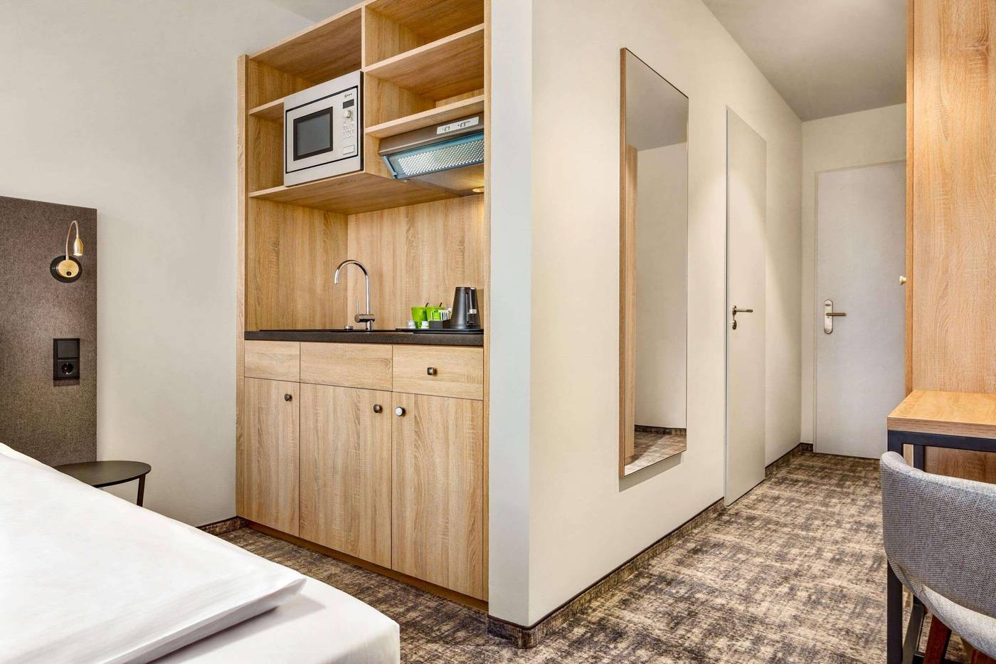 Wyndham-Garden-Munich-Messe-Hotel-Room-7