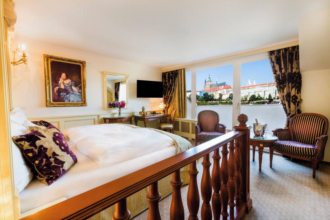 Luxury-Family-Hotel-Royal-Palace-Room-15