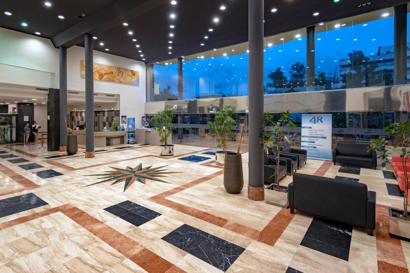 4R-Gran-Regina-Hotel-Lobby-38