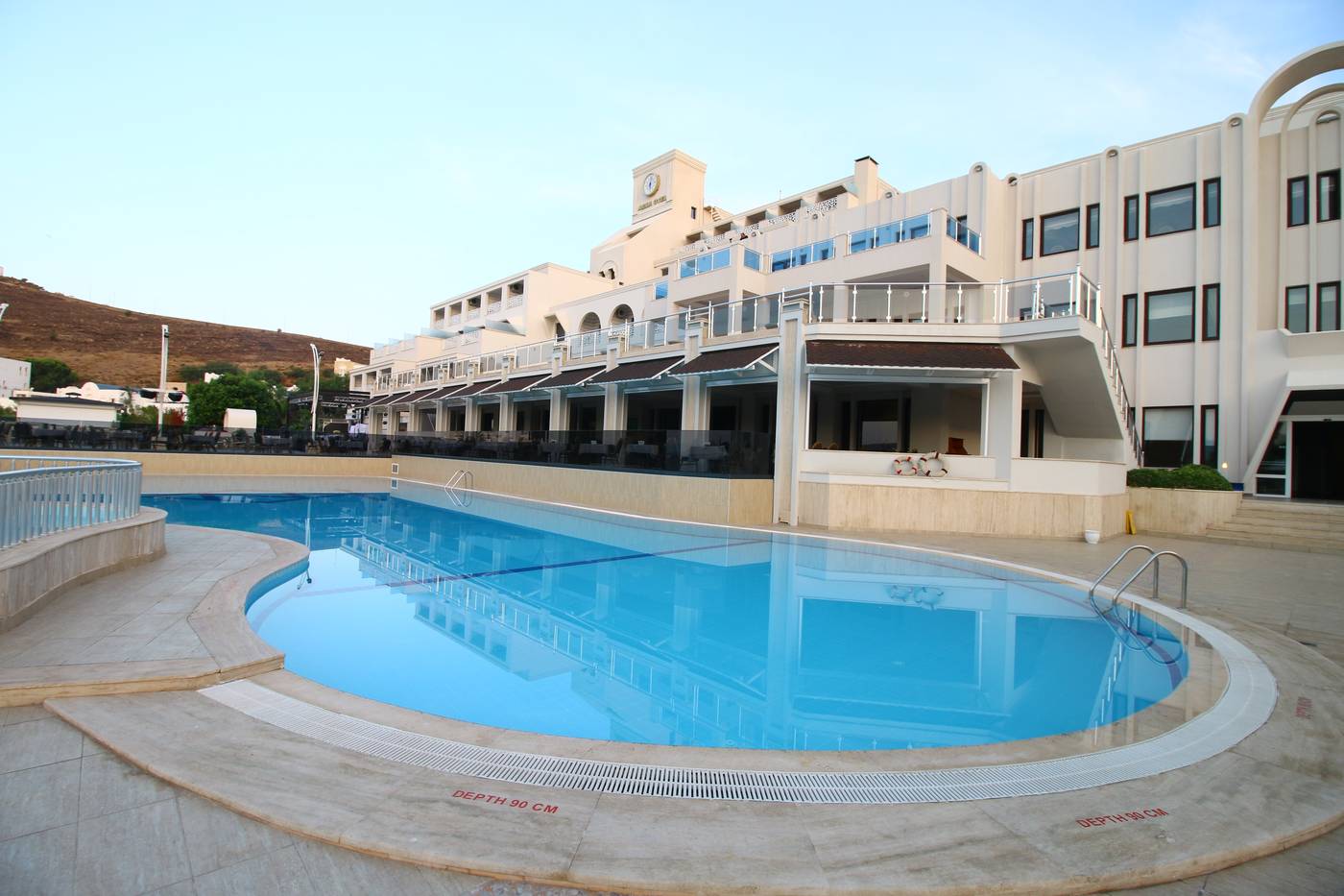 Azka-Otel-Pool-4