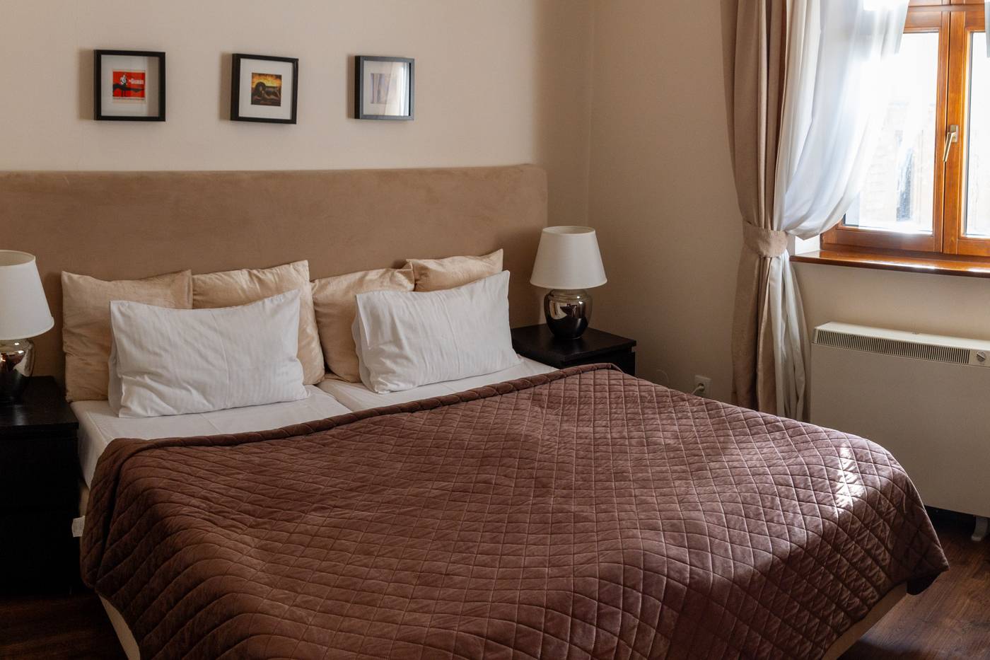 Lounge-Apartments-Room-15