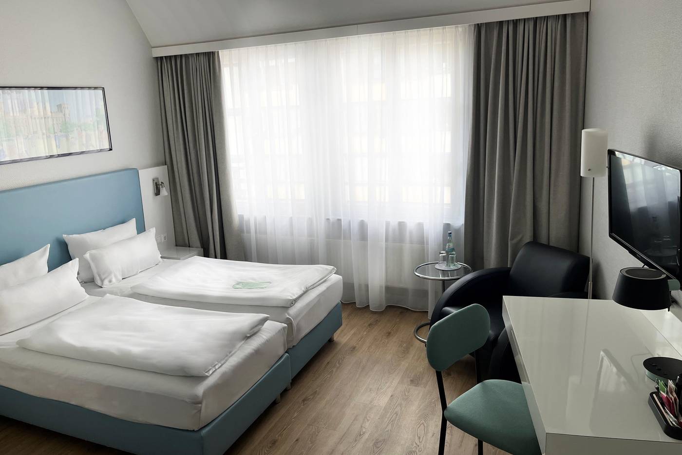 Select-Hotel-Berlin-Checkpoint-Charlie-Room-25