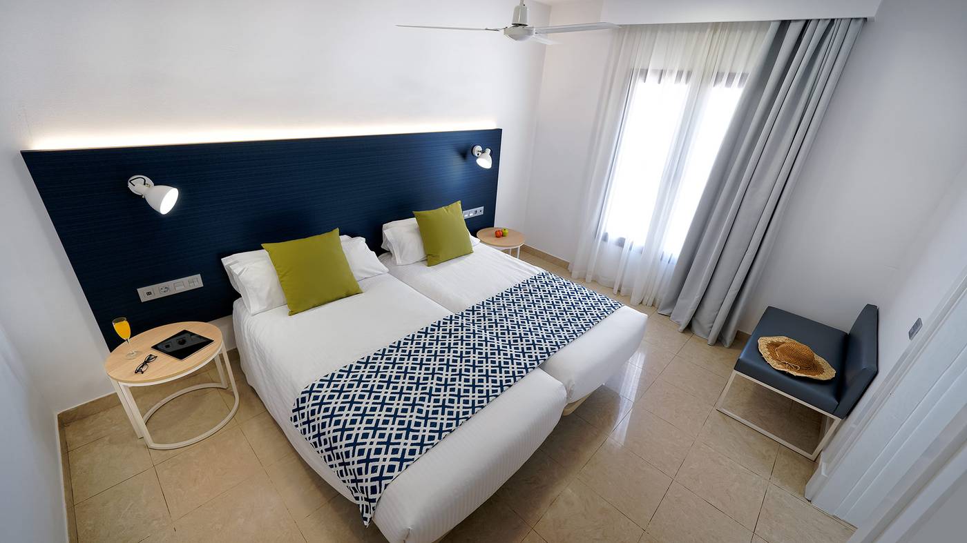 Broncemar-Beach-Room-24