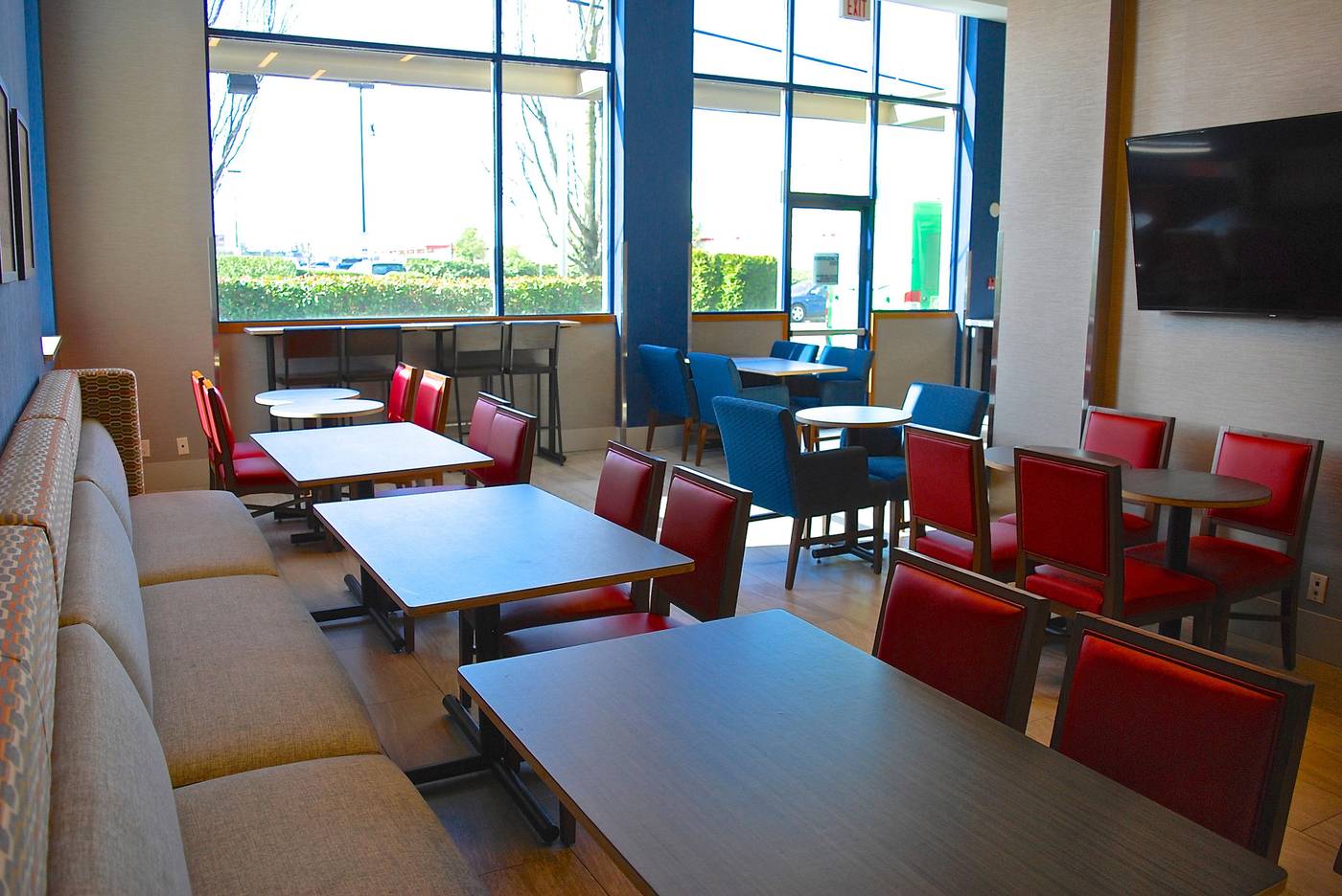 Holiday-Inn-Express-Vancouver-Airport-Richmond-Restaurant-13