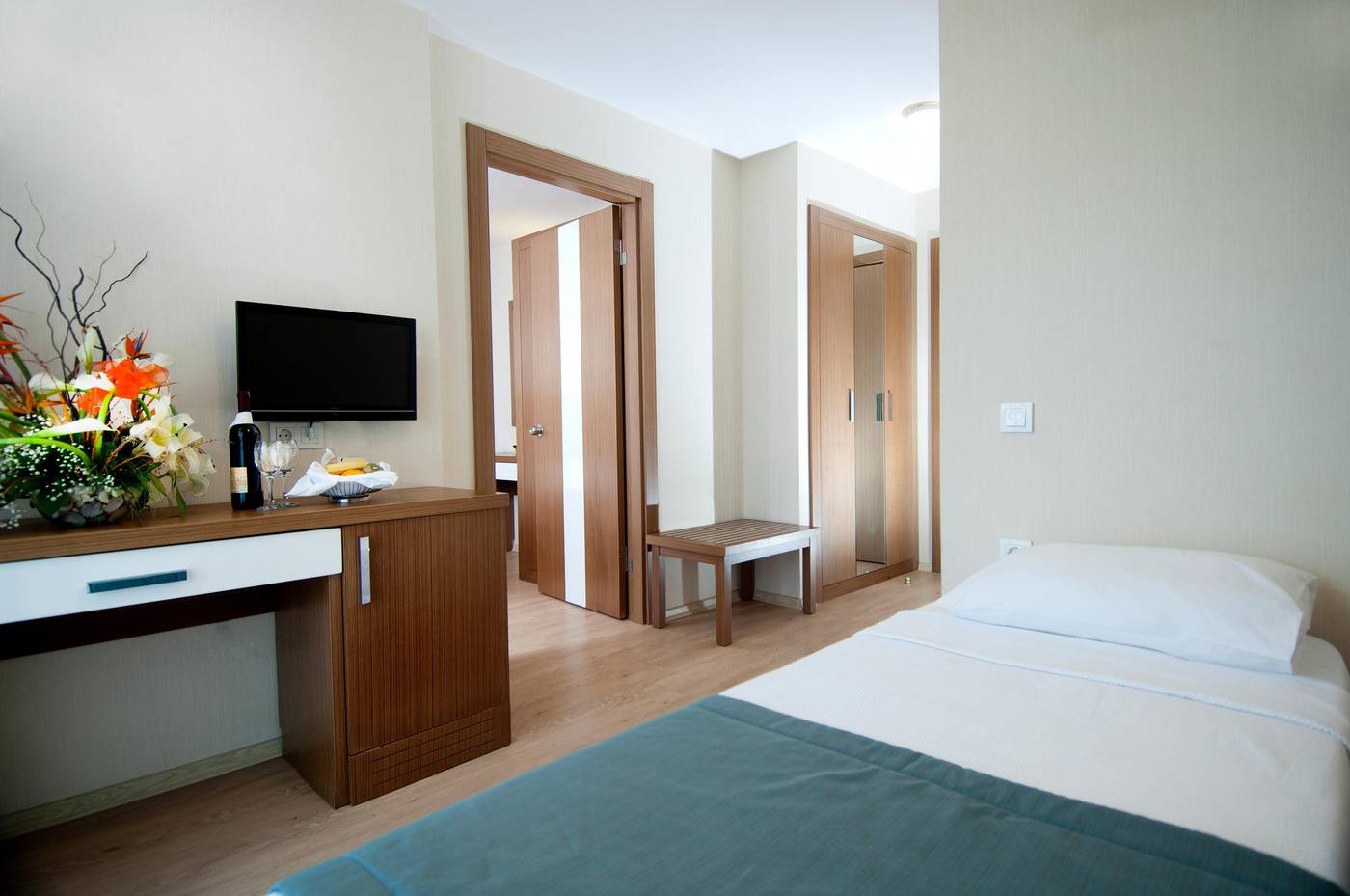 Supreme-Hotel-Room-17