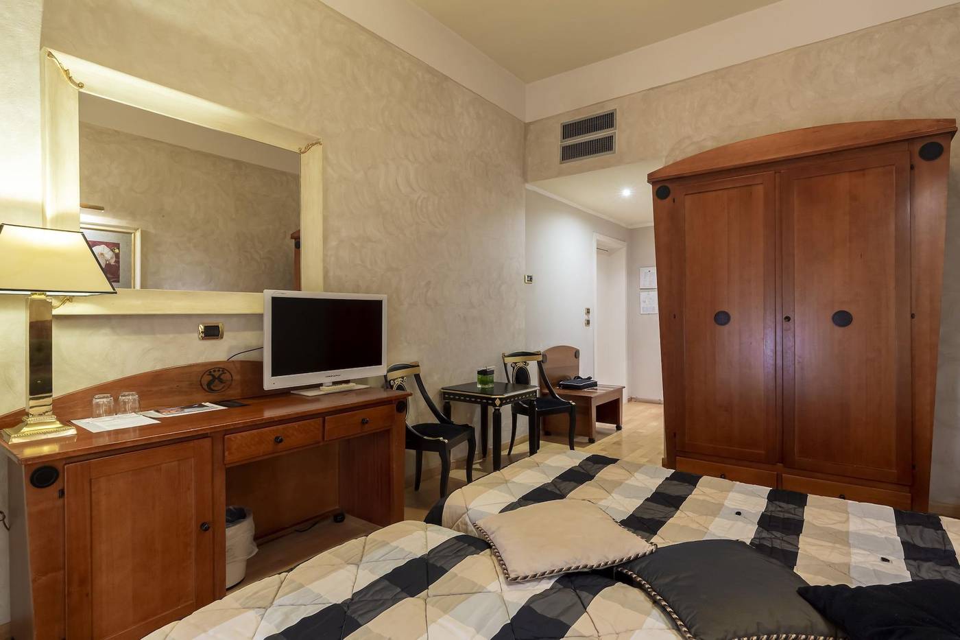 Columbia-Charming-Spa-Room-12